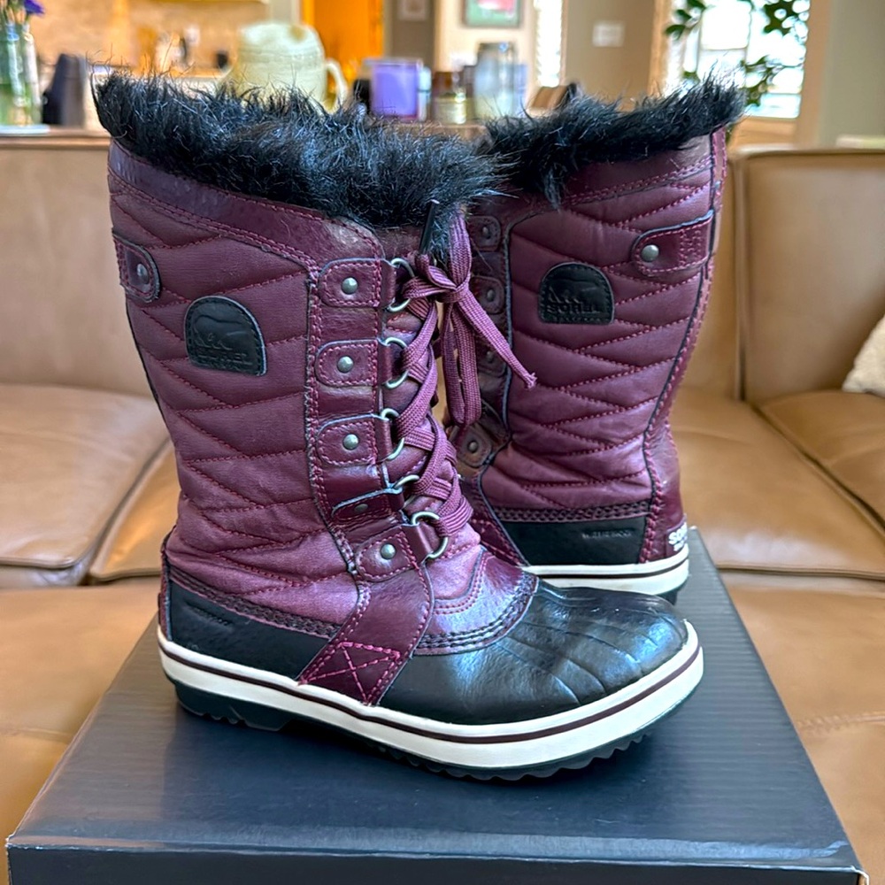 EUC Youth Sorel Tofino II Size 3